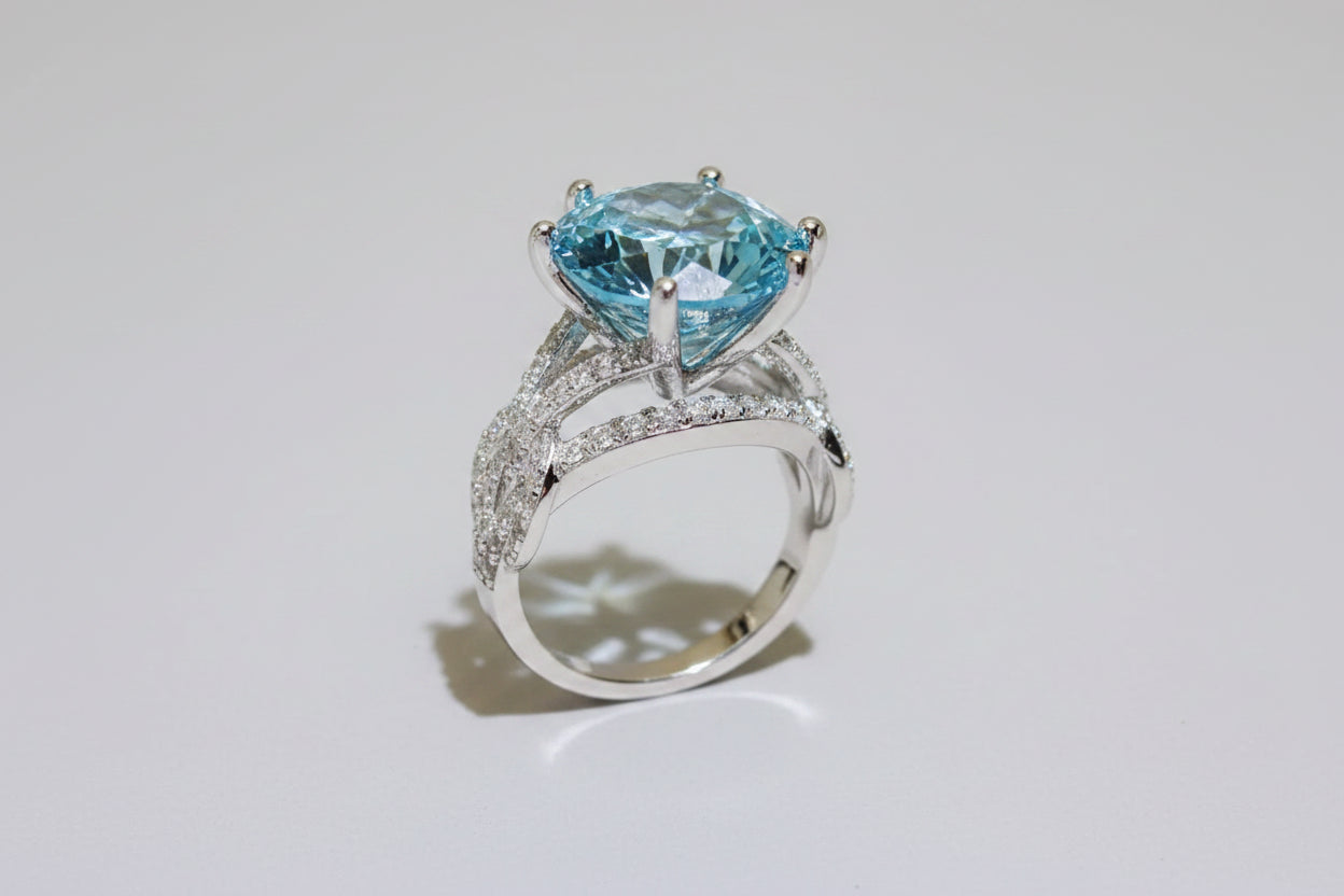 A 10 carat round moissanite stone set on a platinum-plated 925 sterling silver band.