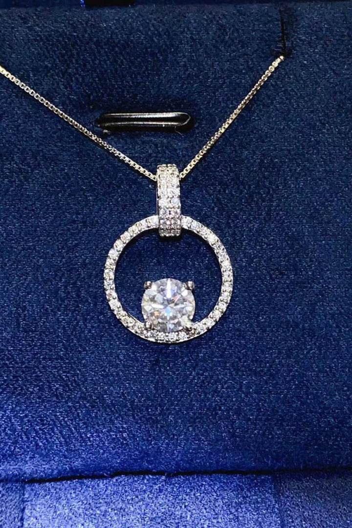 1 carat moissanite necklace in platinum-plated 925 sterling silver pendant with chain