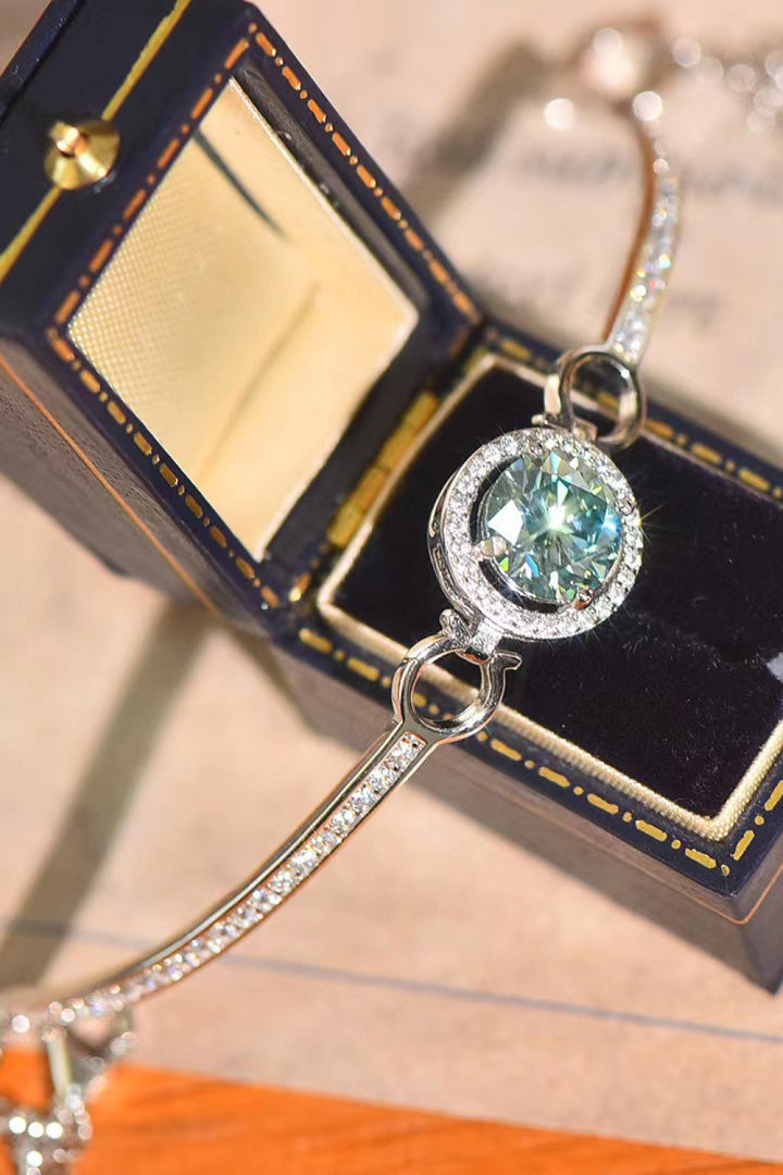 A 2-carat moissanite minimalist bracelet in platinum-plated 925 sterling silver with zircon accents.