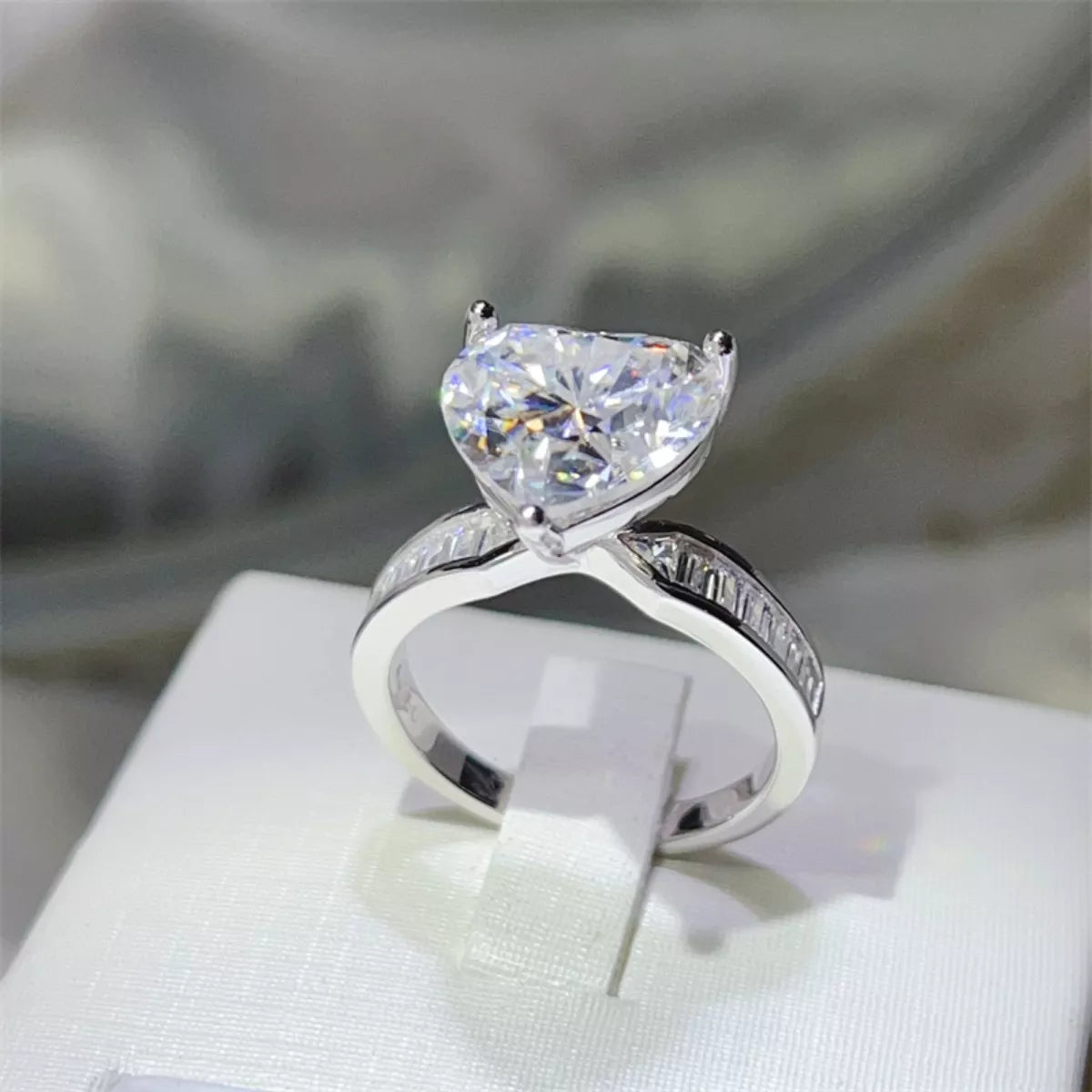 5 carat moissanite heart ring in a platinum-plated 925 sterling silver setting.