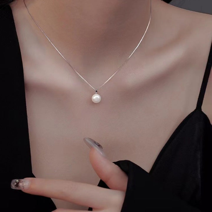 925 sterling silver pearl necklace with a natural freshwater pearl pendant.