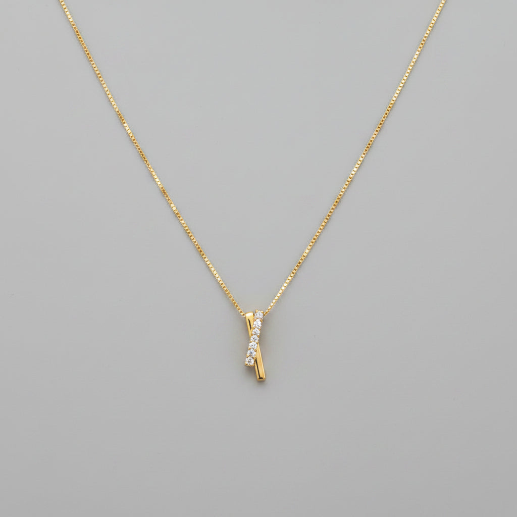 Sparkling 925 sterling silver zircon necklace featuring a clear pendant stone.